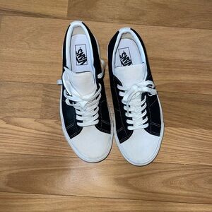 Vans Men's Black and White Sneakers